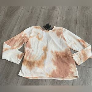 Align collection very beautiful sweater with an opening on the back